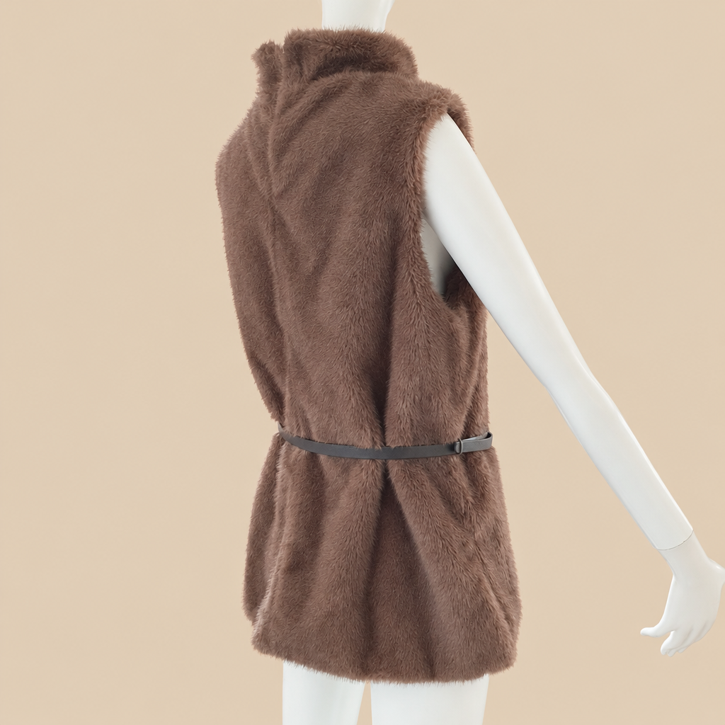 Vue arrière de la tunique taupe sur fond beige uni